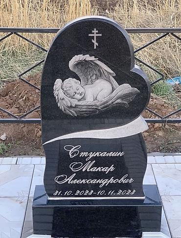 Мраморные и гранитные работы: Гранитные памятники - Изготовление памятников из цельного — 25