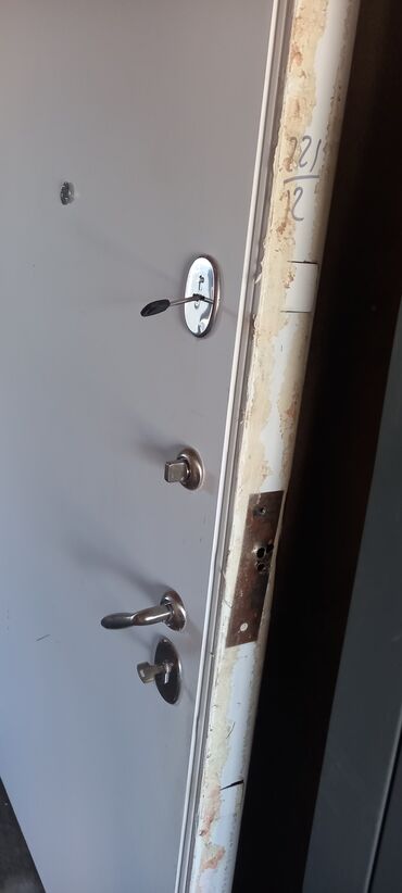 Двери для домов и квартир: Продаю металлические бронированые двери (входные) — 4