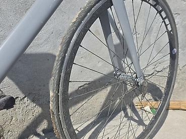 aventon фикс: Фикс-байк (fixed gear) с трековой посадкой и прямым рулём — 2