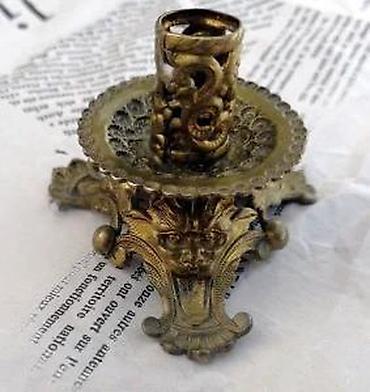 Sveće i svećnjaci: Antikvarni mesingani svećnjak sa grotesknim likovima. Tronogi — 14