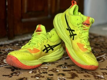 футбольный бутс: Мужские кроссовки, 41, Asics, Б/у, цвет - Желтый, Платная доставка