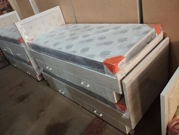 матрасы новый: Односпальная кровать, Новый, С матрасом, длина - 205 см