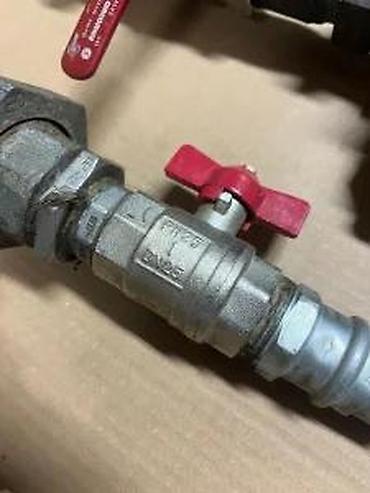 Ostale sanitarije: Industrijski set ventila i fitinga za gas/vodu Opis: - 2 kom — 13