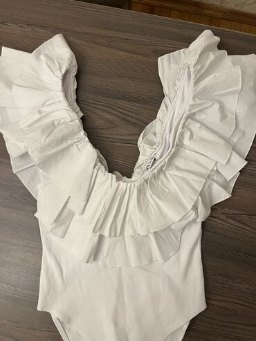 Baletkalar: Zara body bluz tezedir geyilmeyib 
L razmerdir — 8