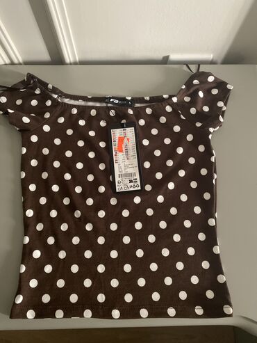 Köynəklər: Kofta tezedir 36 razmerə gedir,Avropadan alınıb.2 ci vodolaska dilvin — 10