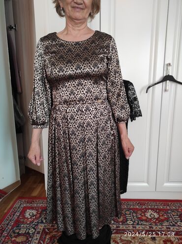 женское платье 54р: Вечернее платье, Коктейльное, Короткая модель, Атлас, С рукавами, M (EU 38)