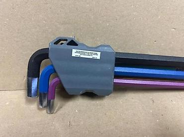 Ključevi: Set dugih L‑imbus ključeva (HEX) u boji, sa držačem - Komplet šarenih — 4