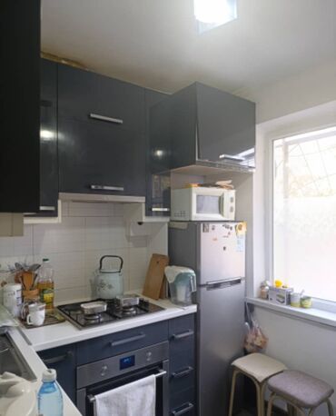с подселением девушки: 2 комнаты, 44 м², 104 серия, 1 этаж, Косметический ремонт