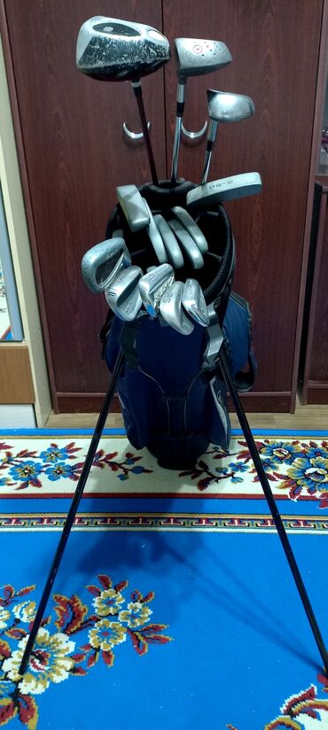 костюм игры в кальмара: Продаю клюшки для игры в гольф, 16 клюшек, цена за все 15 000 сом