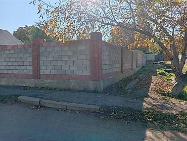 Продажа коттеджей и домов: Уй сатылат 📍кемин орловка шаарында участак 12 сотый чон Уй 4 комната — 24