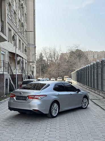 Toyota: Toyota Camry: 2018 г., 2.5 л, Вариатор, Гибрид, Седан — 4
