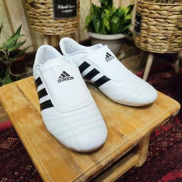 white: Кроссовки, 40.5, Adidas, Новый, цвет - Белый, Платная доставка — 1