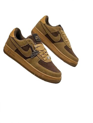 buzz nike dunk: Nike Air Force 1 Low – braon/maslinasto izdanje - Klasičan AF1 profil — 1