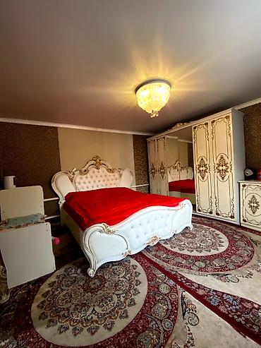 Продажа коттеджей и домов: 📌В центре селе Александровка продается большой дом на участке 16 — 8