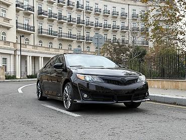 audi quattro: Toyota Camry (VII nəsil, təxminən–2014 üslubu) – sedan, qara rəng — 3