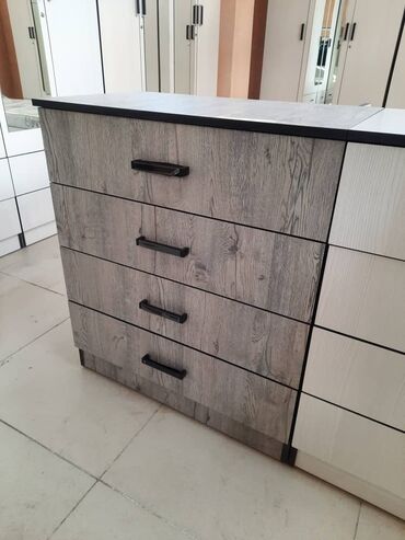 Комоды для одежды: Продаю новый комод российский ламинат Длина 75 Высота 85 Глубина — 2
