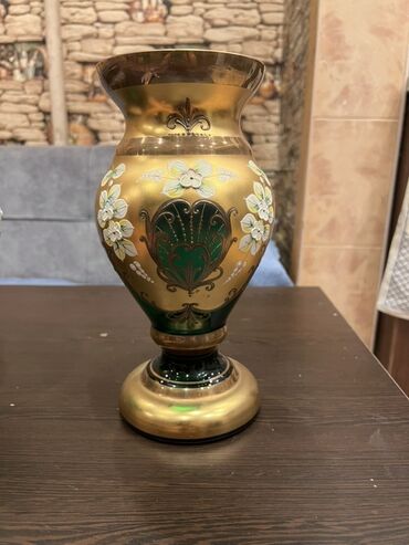 Seyflər: Bir vaza, Bogem şüşəsi