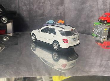 Avtomobil modelləri: Коллекционная модель Mercedes-Benz ML500 W164 white 2007 DeAgostini — 7