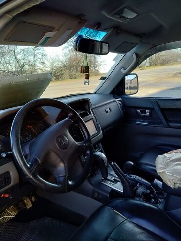 3 kameralı videoregistrator: Mitsubishi Pajero: 3.5 l | 2002 il Ofrouder/SUV