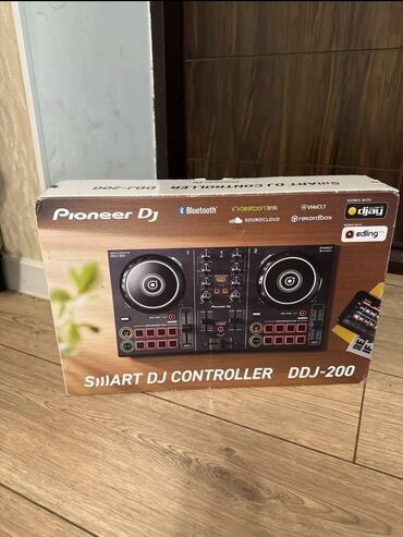 музыка на машину: Умный DJ-контроллер Pioneer DJ DDJ-200 предлагает компактное и удобное