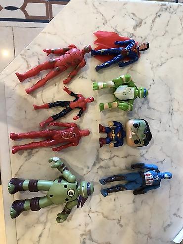 Oyuncaqlar: Super Qəhrəman fiqurları dəsti - Müxtəlif ölçülərdə plastik fiqurlar — 3