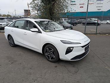 Roewe: Roewe i6: 2026 г., Автомат, Электромобиль, Седан — 2
