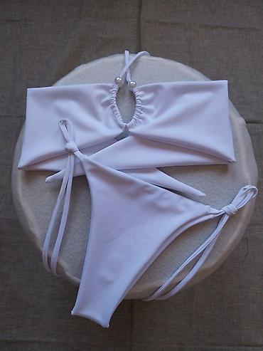 tech komplet: Ženski bikini set – bandeau top sa ukrasnim perlama i gaćicama sa — 4