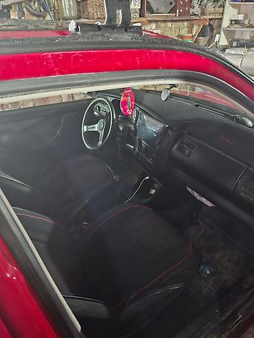 Volkswagen Golf: 1992 г., 1.8 л, Механика, Бензин, Хэтчбэк — 2