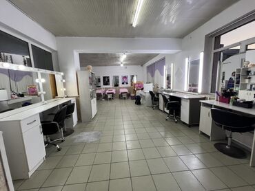 продаю гостиничный тип: Сатам Барбершоп 42 кв. м, Ремонту менен, Жабдуулары менен, Кирүү өзүнчө