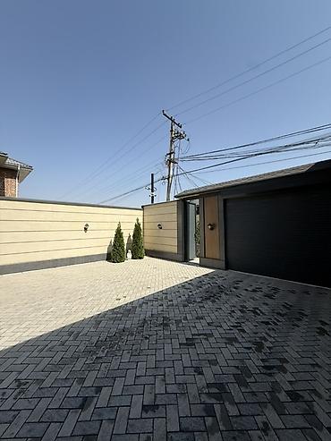 Продажа коттеджей и домов: 6 комнат и более, 300 м², 3 соток, Бишкек, Риэлтор — 29