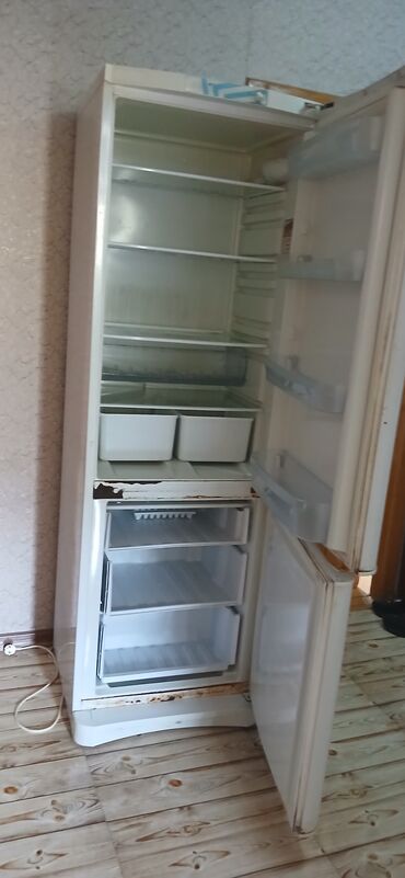 Посудомоечные машины: Б/у 2 двери Indesit Холодильник Продажа, цвет - Белый