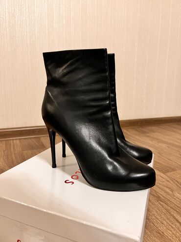 женская обувь 41 размер: Ботинки и ботильоны 39.5, цвет - Черный