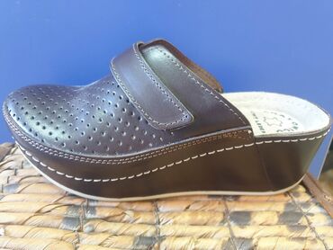 Papuče: Kozne anatomske klompe 
Cena 3950 din 36-41 — 12