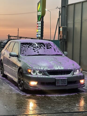 дамские машины: Toyota Altezza: 2002 г., 2 л, Автоматические, Бензин, Универсал