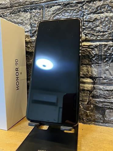 Honor: HONOR 90 – 12 GB RAM + 512 GB ROM - Ekran: 6.7" AMOLED, rezolucija — 2