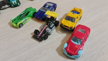 Oyuncaqlar: Hot Wheels mashonkalar satilir, hamisi originaldi. Biri 4 manatdir — 11