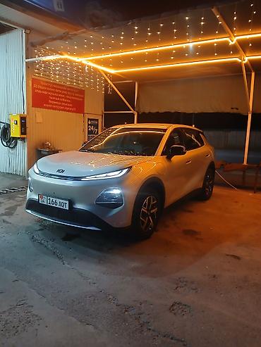 Спорт и хобби: Электромобиль Чанган Q05 - Запас хода 506 км,Диски титановые. Новая — 2