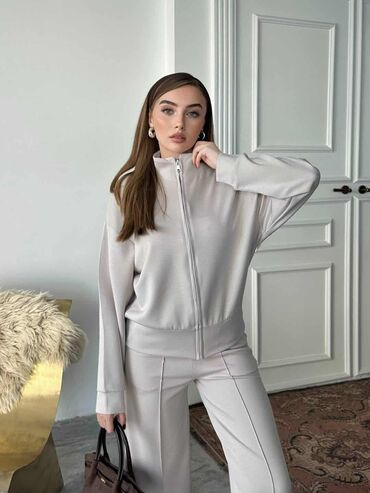 Gornji i donji deo: Komplet trenerka S M L XL 2XL Cena 3300 din — 3