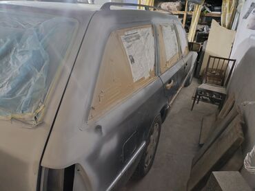 Скутеры: Мопед красного цвета с черными и серыми акцентами. Оснащен передней — 36