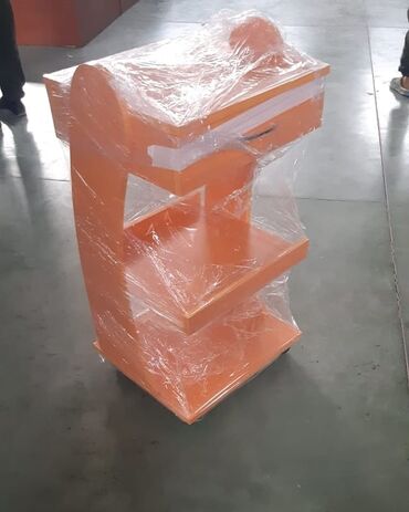 Rəflər, etajerkalar: Daşıyıcı Etejerka Kosmetoloji tibbi ləvazimatları yerləşdirmək üçün — 6