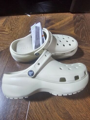 обувь 43 размер: Сабо, 38, Crocs, Новый, цвет - Бежевый