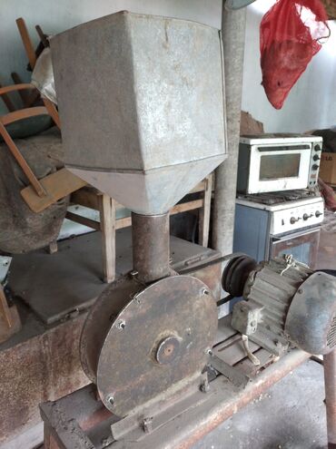 Оборудование для бизнеса: В г. Кара-балта продаю трехфазную дробилку в рабочем состоянии. Все
