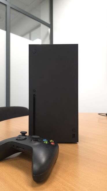 пк системник: Игровая консоль (приставка) Xbox Series X на 1ТБ (черная). Практически