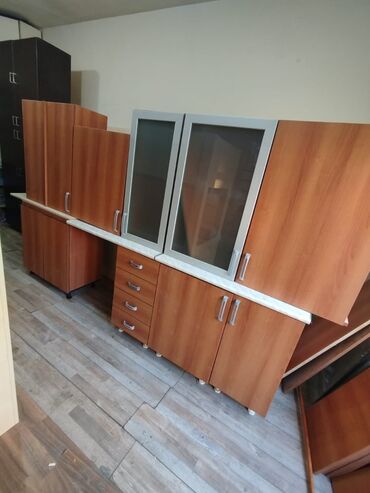 Ütüləmə lövhələri: Metbex mebeli satılır. Qiymət 250 azn. Ölçü 3metrə yaxındır. Dəzgahı