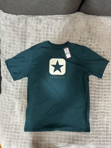 na jedno rame: Converse majica u L veličini, NOVO SA ETIKETOM