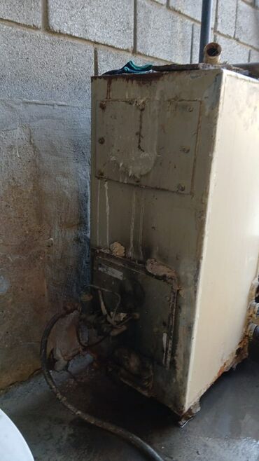 продаю газон: Котельное оборудование: напольный отопительный котёл с выносным