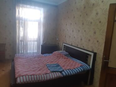 Uzunmüddətli kirayə mənzillər: Xəzər rayonu, Buzovna qəsəbəsi, 26 saylı məktəbə yaxın, 3 mərtəbəli — 3