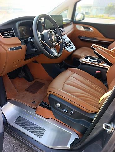 Другие автомобили: Премиум класс Минивэн Hongqi HQ9 📆 Год: 2023 11 🚙 Комплектация — 13