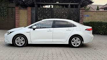 камри 75 2022: Toyota Corolla: 2020 г., 1.8 л, Вариатор, Гибрид, Седан — 4