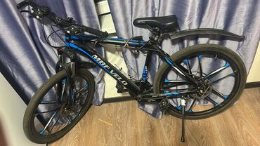 велик для взрослых: Велосипед MBF VELO черного цвета с синими акцентами. Модель оснащена